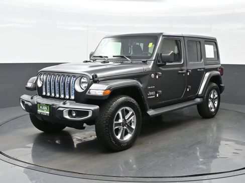 Used 2022 Jeep Wrangler Unlimited Sahara image 2