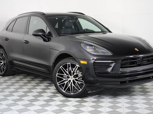 Certified 2023 Porsche Macan AWD/4WD image 9