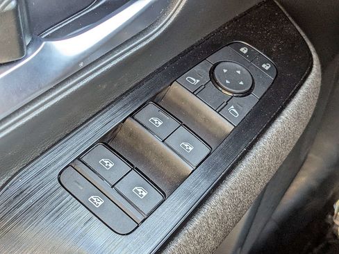 Used 2025 Nissan Kicks SV FWD image 25
