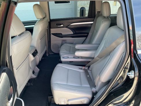 Used 2016 Toyota Highlander XLE image 30