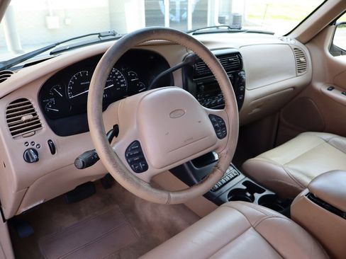 Used 2000 Ford Explorer Eddie Bauer image 15