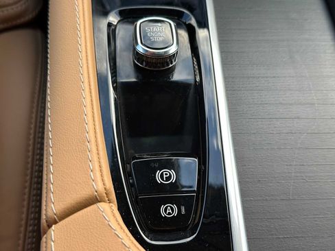 Used 2025 Volvo XC90 B6 Ultra w/ Lounge Package image 32