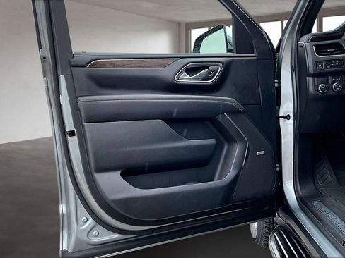Used 2024 Chevrolet Suburban Premier image 20