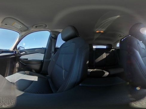 Used 2025 Chevrolet Trax LT w/ LT Convenience Package FWD image 43