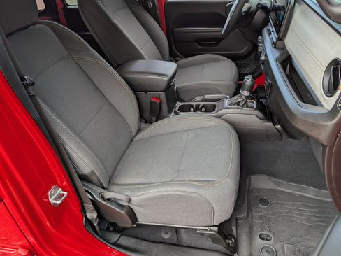 Used 2024 Jeep Wrangler Willys image 19