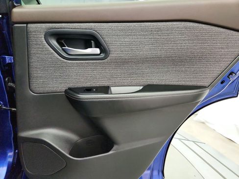 Used 2023 Nissan Rogue SV image 32