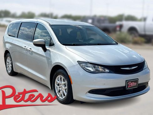 Used 2022 Chrysler Voyager LX FWD image 1