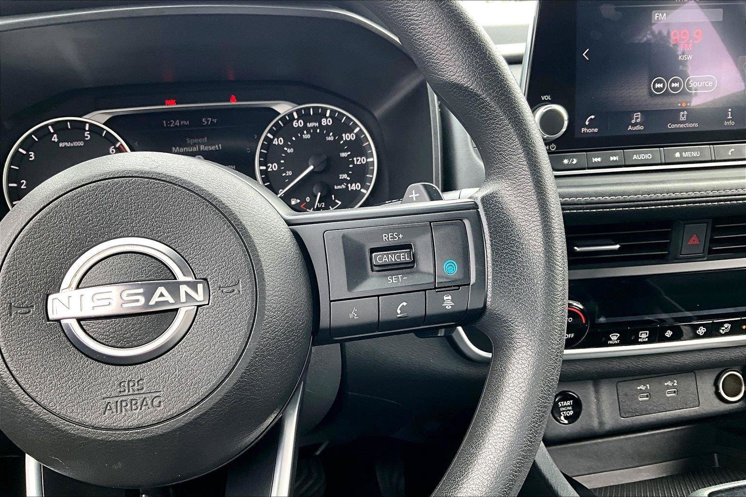 Used 2024 Nissan Rogue SV AWD/4WD image 13