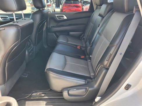 Used 2020 Nissan Pathfinder SL image 7