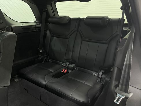 Used 2018 Land Rover Discovery SE image 31