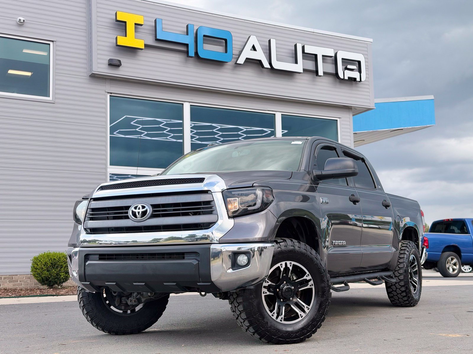 Used 2015 Toyota Tundra SR5 w/ SR5 Upgrade Package RWD image 1
