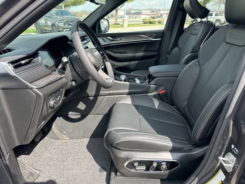 New 2024 Jeep Grand Cherokee Overland w/ Luxury Tech Group IV image 25