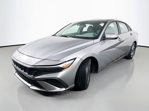 Certified 2024 Hyundai Elantra SEL image 3