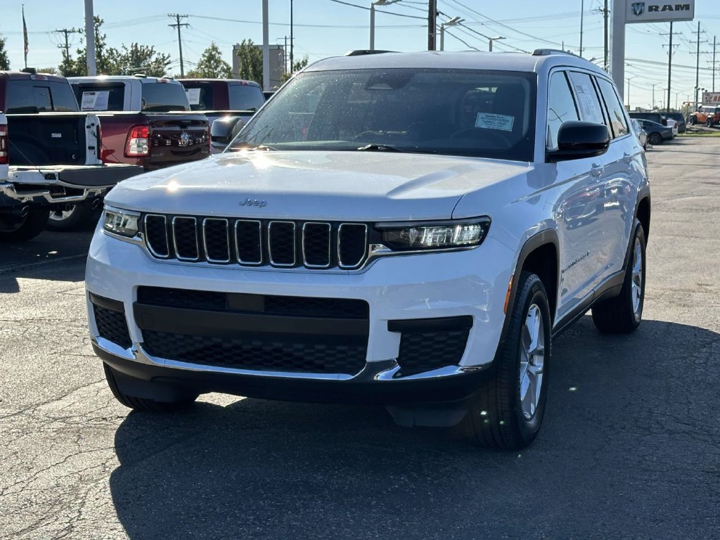 Used 2023 Jeep Grand Cherokee L Laredo w/ Luxury Tech Group I AWD/4WD image 7