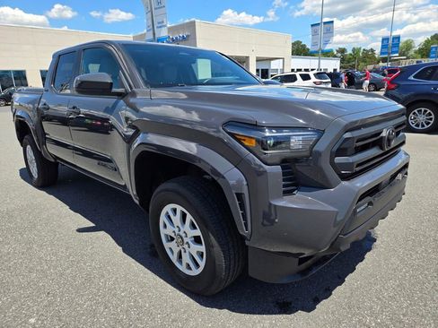 Used 2024 Toyota Tacoma SR5 AWD/4WD image 3