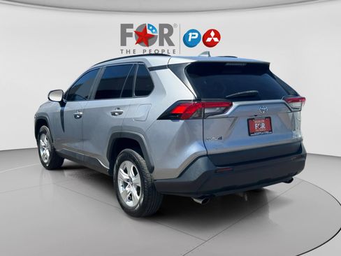 Used 2021 Toyota RAV4 XLE FWD image 3