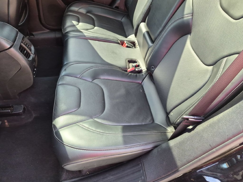 Used 2019 Jeep Cherokee Limited AWD/4WD image 23