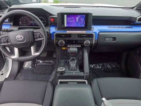 Certified 2025 Toyota Tacoma TRD Off-Road image 12