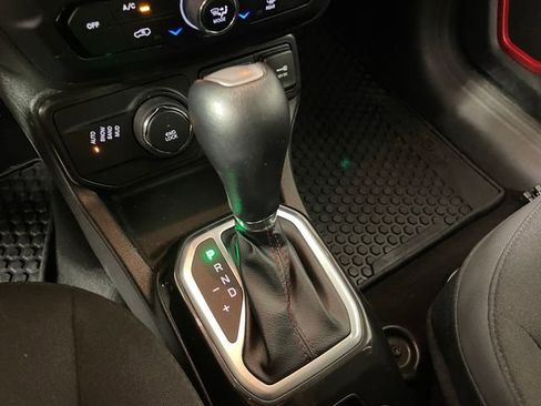 Certified 2022 Jeep Renegade Latitude AWD/4WD image 12