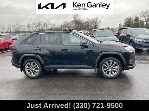 Used 2019 Toyota RAV4 XLE Premium w/ Cold Weather Package image 4