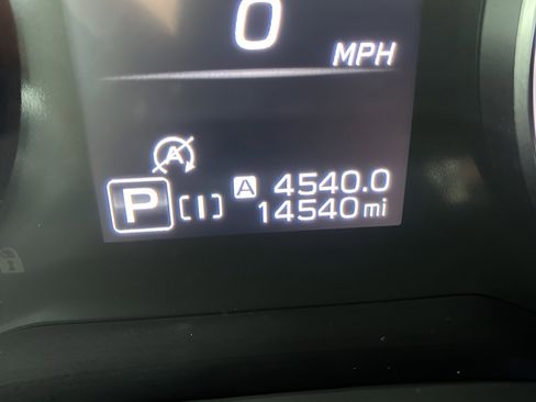 Used 2024 Subaru Crosstrek 2.0i Premium image 13