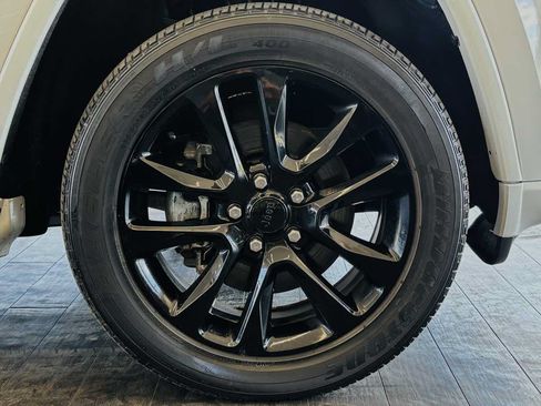 Used 2021 Jeep Grand Cherokee Laredo X AWD/4WD image 22
