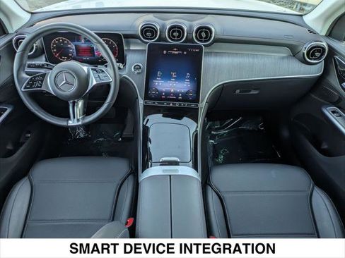 Used 2024 Mercedes-Benz GLC 300 SUV image 23