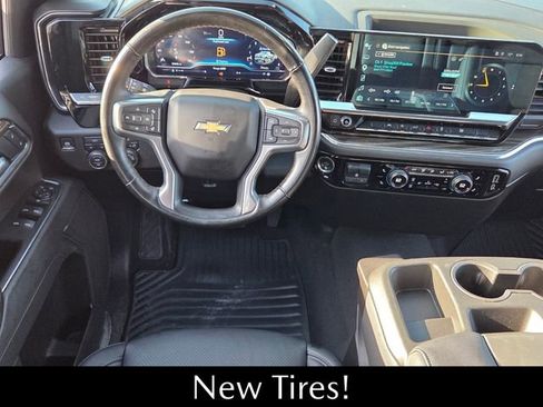 Used 2025 Chevrolet Silverado 1500 LT AWD/4WD image 8