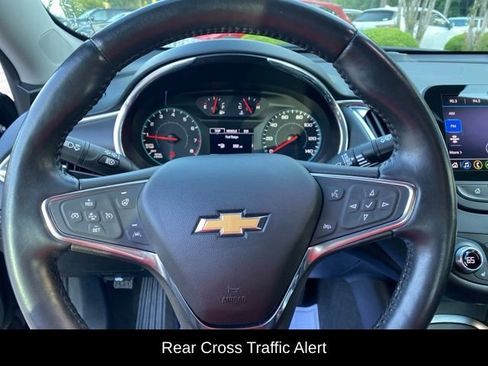 Used 2021 Chevrolet Malibu LT w/ Leather Package FWD image 9