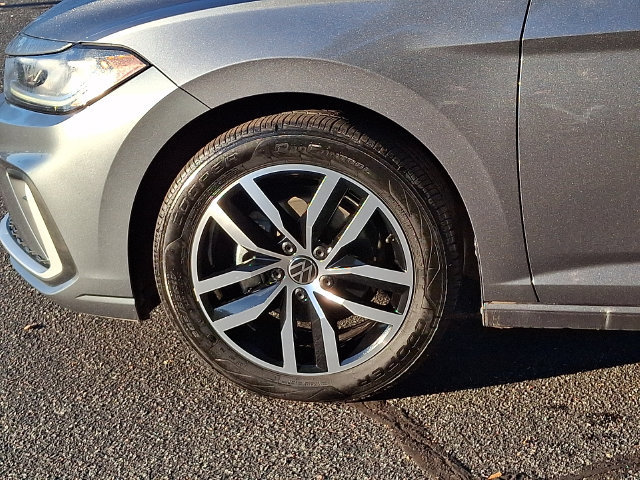 Used 2025 Volkswagen Jetta SE FWD image 8