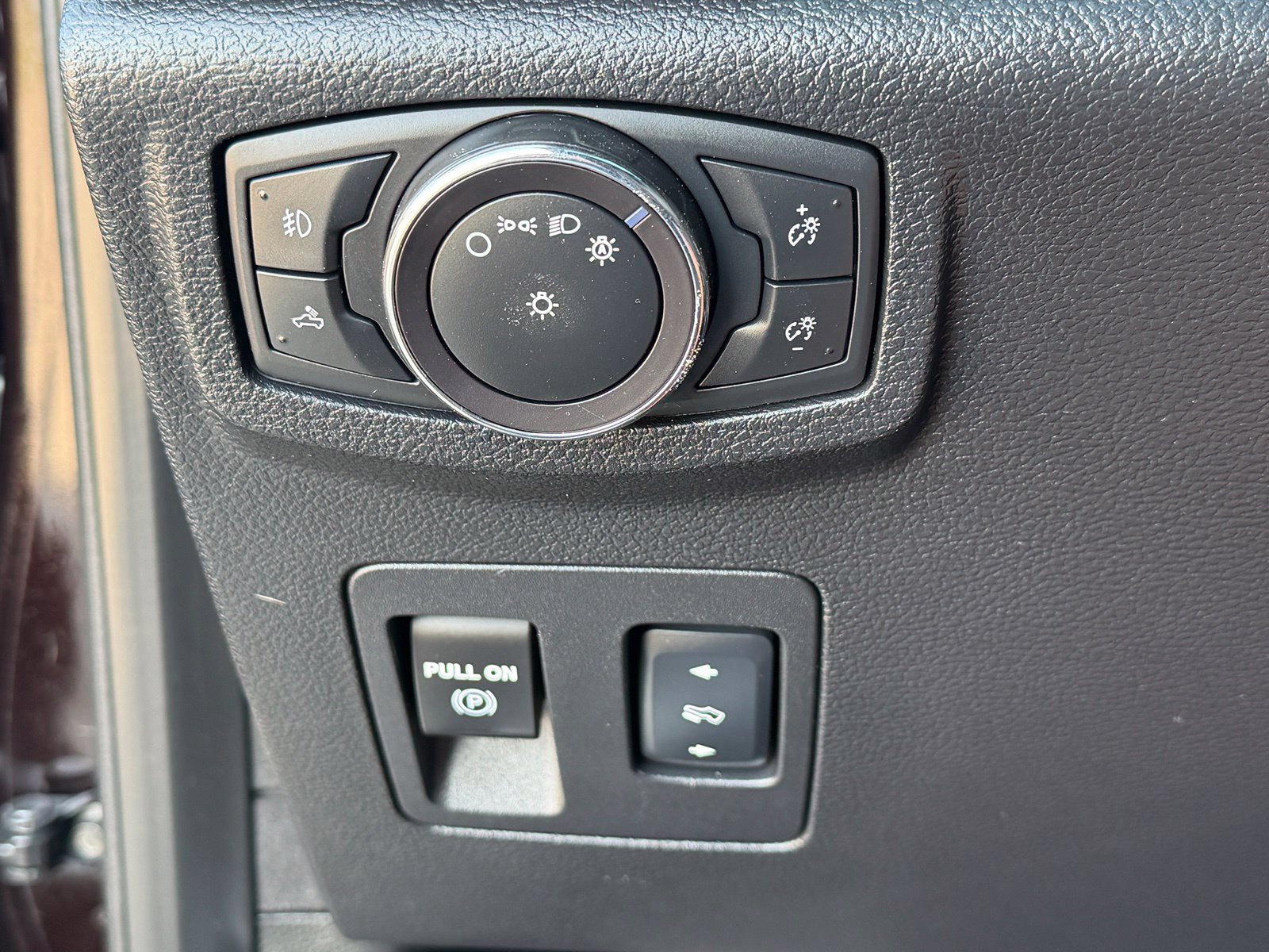 Used 2018 Ford F150 XLT w/ Equipment Group 302A Luxury AWD/4WD image 24