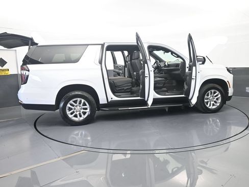 Used 2025 Chevrolet Suburban LT RWD image 79