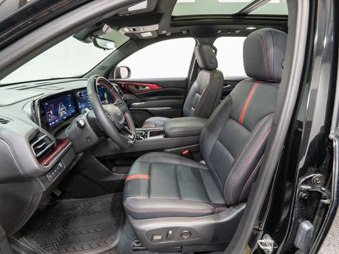 Used 2024 Chevrolet Traverse RS image 17