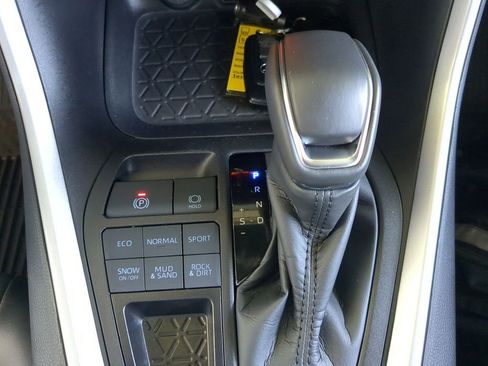 Used 2025 Toyota RAV4 XLE Premium image 9