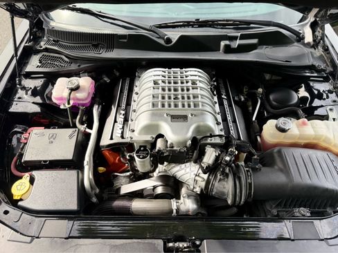 Used 2016 Dodge Challenger SRT Hellcat image 18