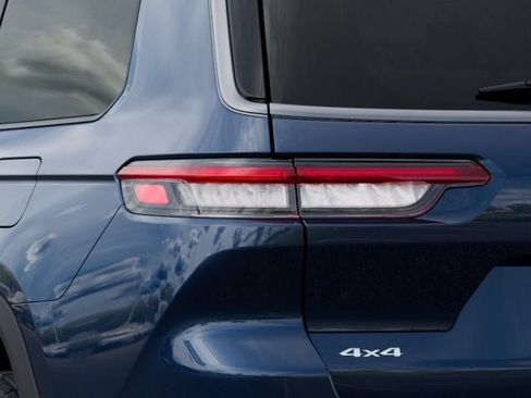 New 2026 Jeep Grand Cherokee L Limited w/ Limited Altitude Package AWD/4WD image 9