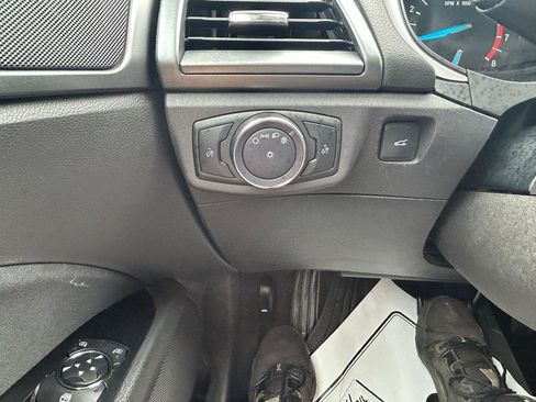 Used 2015 Ford Fusion SE FWD image 25