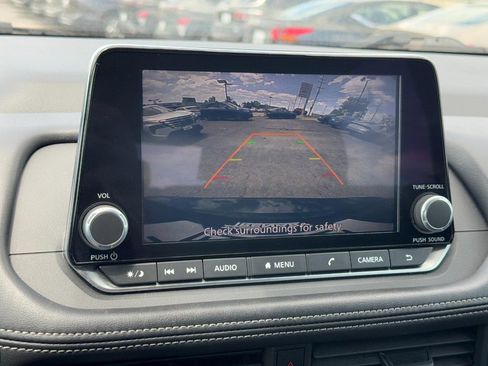 Used 2024 Nissan Rogue S FWD image 22