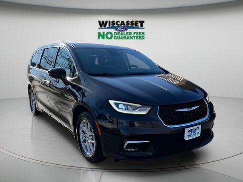 Used 2024 Chrysler Pacifica Touring-L FWD image 1