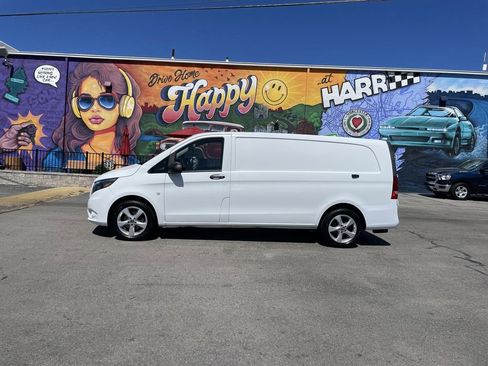 Used 2021 Mercedes-Benz Metris image 2