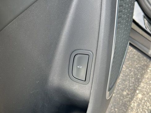 Used 2025 Buick Enclave Preferred image 28