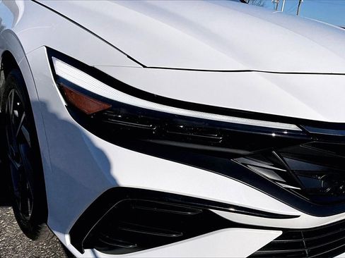 Used 2024 Hyundai Elantra SEL w/ Convenience Package image 29