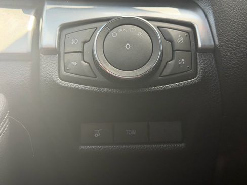 Used 2018 Ford Explorer Limited w/ Equipment Group 301A AWD/4WD image 15