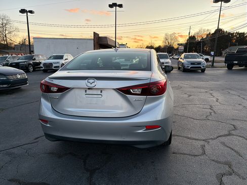 Used 2018 MAZDA MAZDA3 Touring image 11