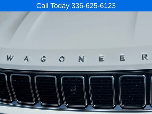 Used 2025 Jeep Wagoneer L Series III w/ Premium Group I AWD/4WD image 10