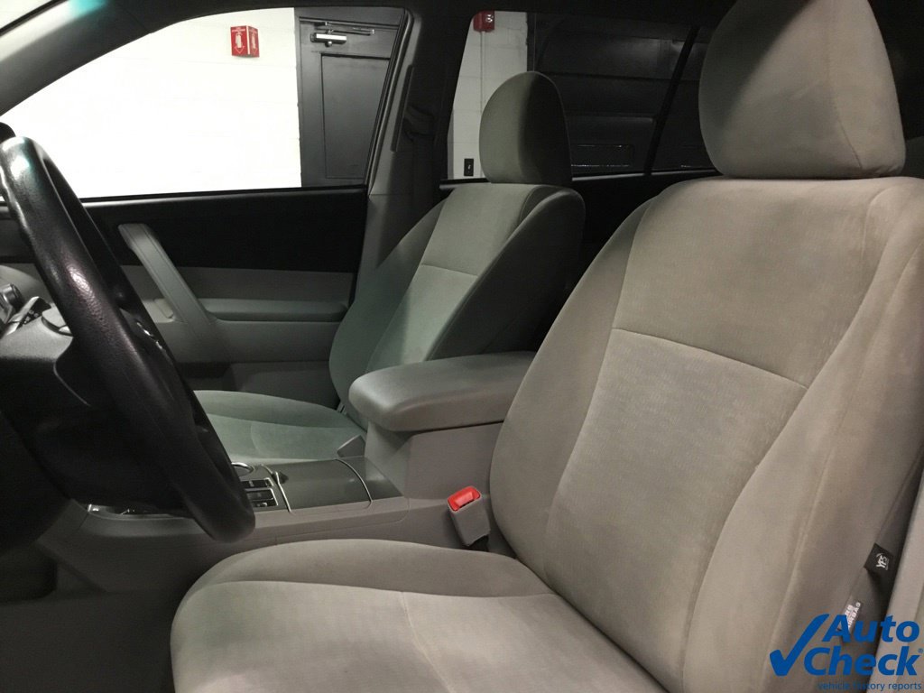 Used 2013 Toyota Highlander Plus AWD/4WD image 24