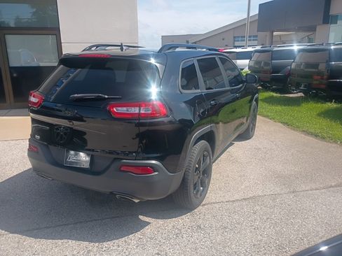 Used 2017 Jeep Cherokee High Altitude AWD/4WD image 9