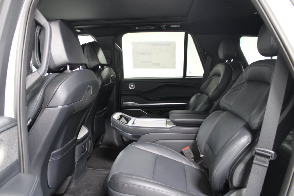 New 2026 Lincoln Navigator Reserve w/ Jet Appearance Package AWD/4WD image 31