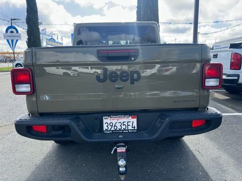 Used 2025 Jeep Gladiator Sport image 10