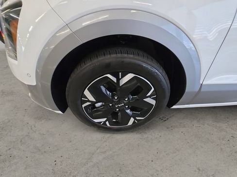 Used 2023 Kia Niro Wave w/ Wave Preserve Package FWD image 9